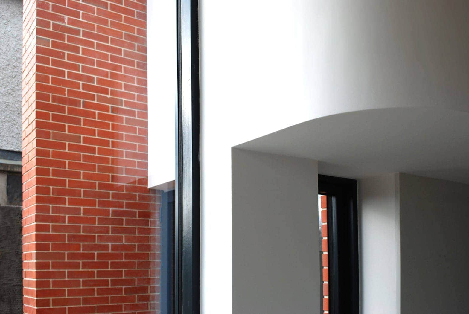 Elegant Curved Kitchen Bulkhead