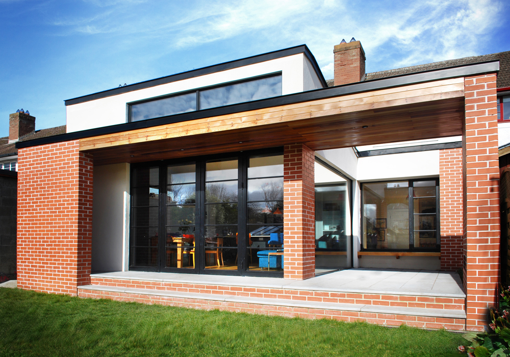 High ceiling extension with deep overhang and covered patio area
